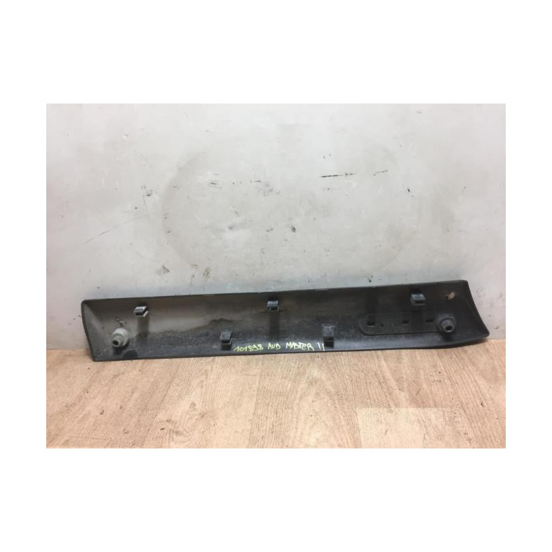 Baguette de porte avant droite RENAULT MASTER 2 PHASE 2 d’occasion