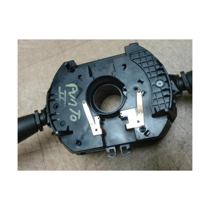 Com (Bloc Contacteur Tournant+Commodo Essuie Glace+Commodo Phare) FIAT PUNTO 2 PHASE 1 d’occasion
