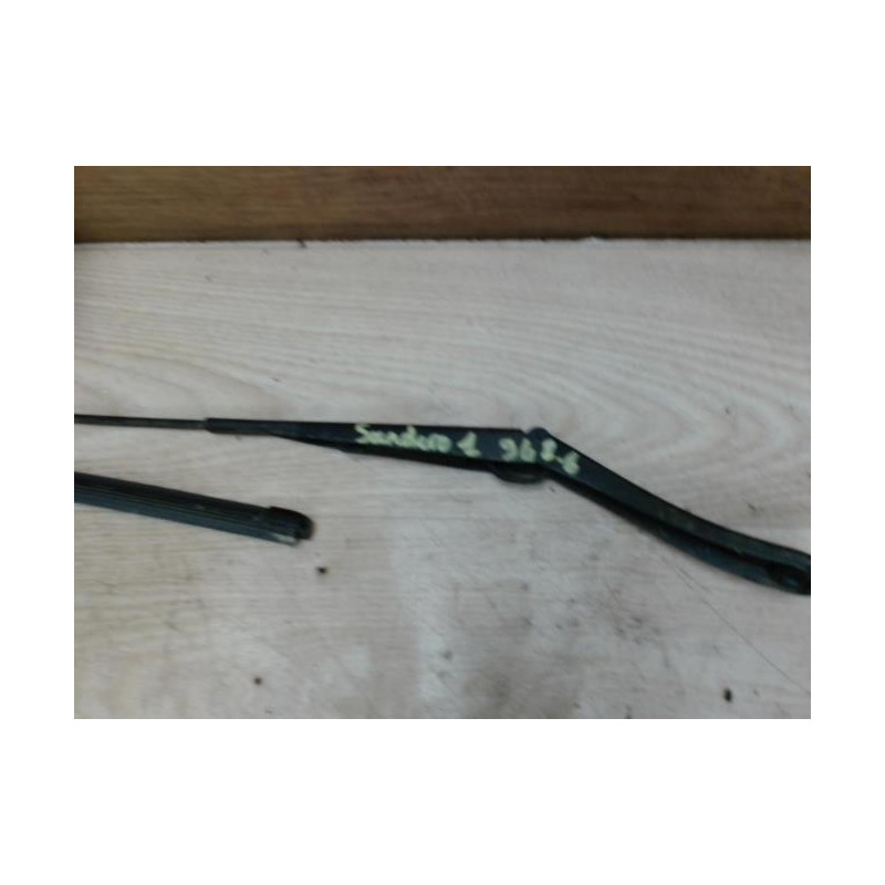 Bras essuie glace avant DACIA SANDERO 1 d’occasion