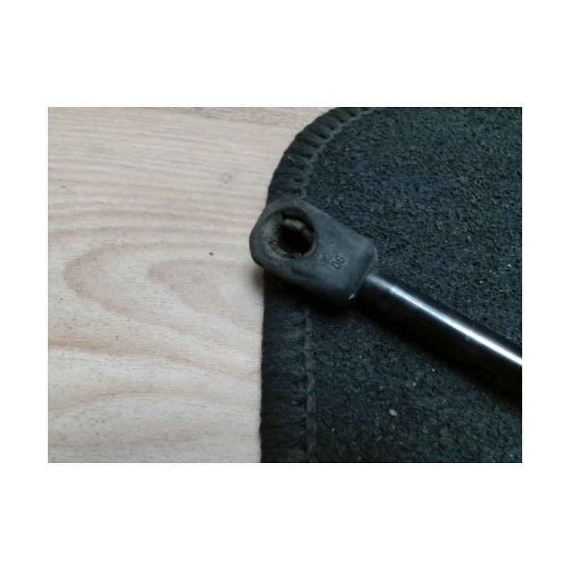 Verin de coffre droit OPEL CORSA D PHASE 1 d’occasion