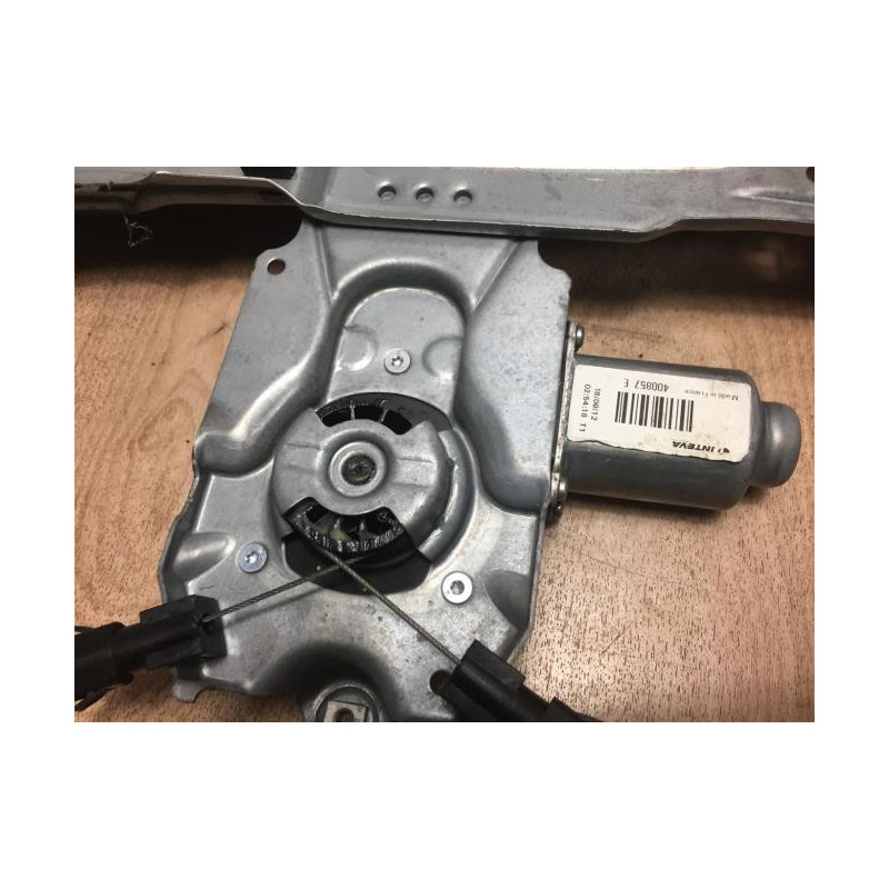 Leve vitre electrique avant droit RENAULT CLIO 3 PHASE 2 d’occasion