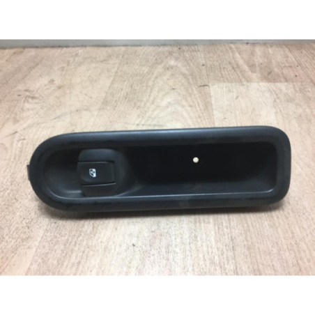 Interrupteur de leve vitre avant droit RENAULT CLIO 3 PHASE 2 d’occasion