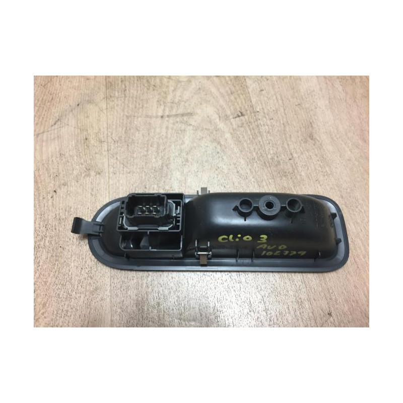 Interrupteur de leve vitre avant droit RENAULT CLIO 3 PHASE 2 d’occasion