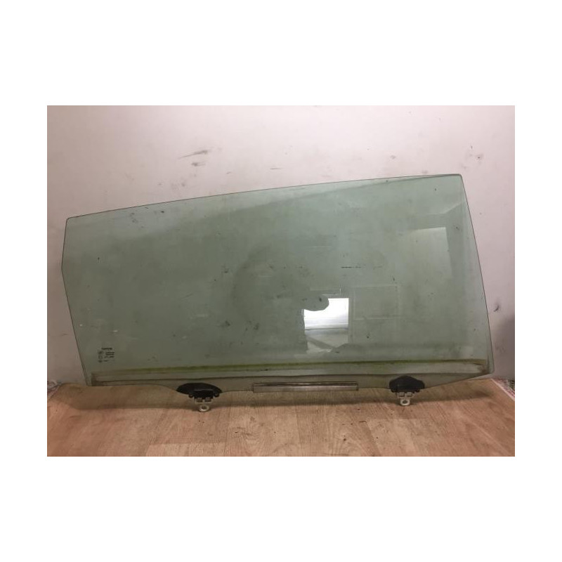 Vitre arriere droit TOYOTA COROLLA VERSO 2 PHASE 1 d’occasion