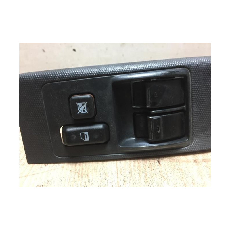 Interrupteur de leve vitre avant gauche TOYOTA COROLLA VERSO 2 PHASE 1 d’occasion