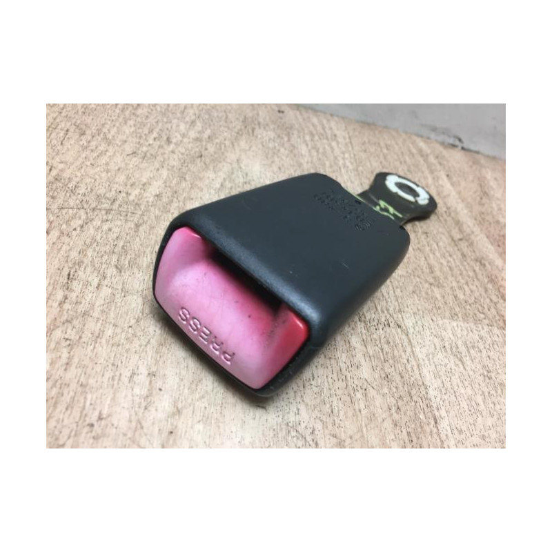 Attache ceinture arriere gauche TOYOTA COROLLA VERSO 2 PHASE 1 d’occasion