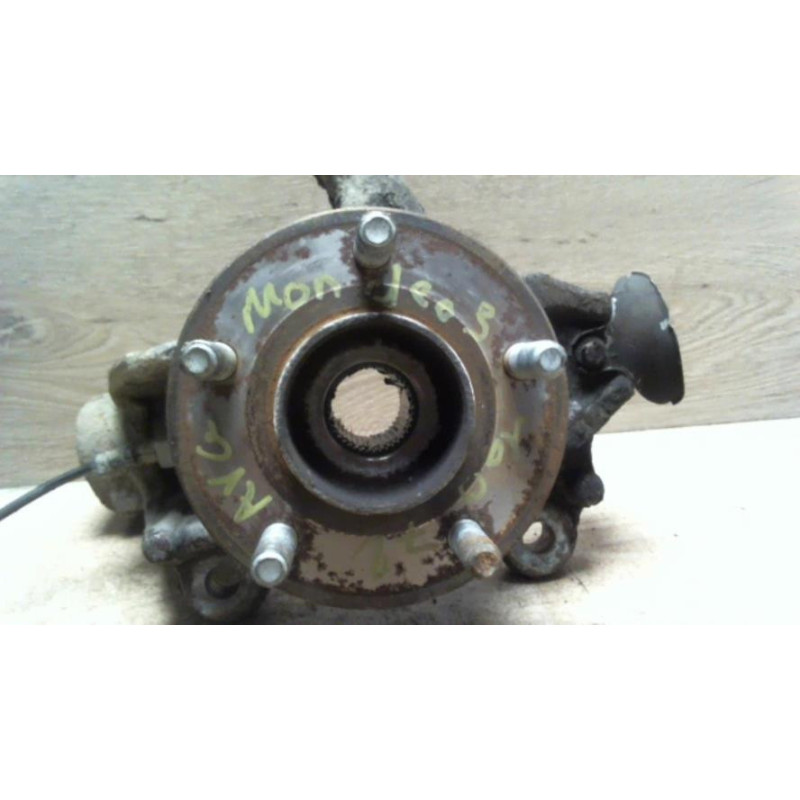 Moyeu avant gauche FORD MONDEO 3 PHASE 1 BREAK d’occasion