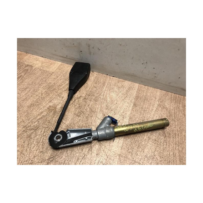 Attache ceinture avant droit RENAULT MEGANE 2 PHASE 1 CABRIOLET d’occasion