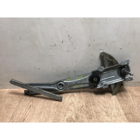 Leve vitre mecanique arriere gauche TOYOTA COROLLA VERSO 2 PHASE 1 d’occasion