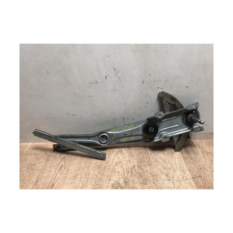 Leve vitre mecanique arriere gauche TOYOTA COROLLA VERSO 2 PHASE 1 d’occasion