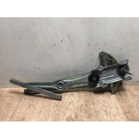 Leve vitre mecanique arriere gauche TOYOTA COROLLA VERSO 2 PHASE 1 d’occasion