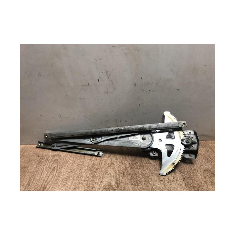 Leve vitre mecanique arriere gauche TOYOTA COROLLA VERSO 2 PHASE 1 d’occasion