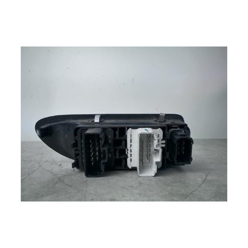 Interrupteur de leve vitre avant gauche RENAULT LAGUNA 2 PHASE 2 d’occasion