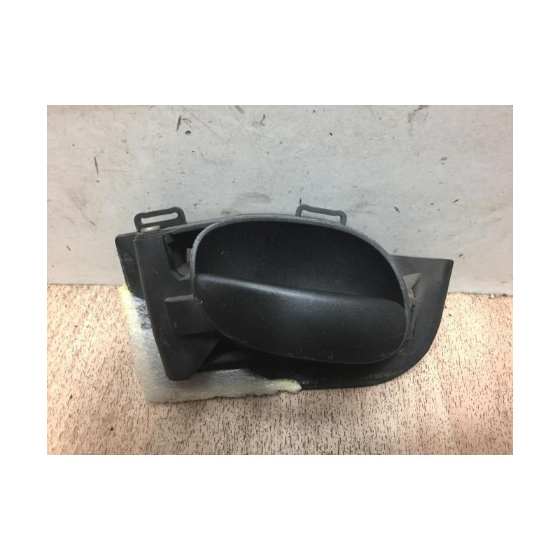 Poignee interieur arriere gauche PEUGEOT 206 PHASE 1 d’occasion