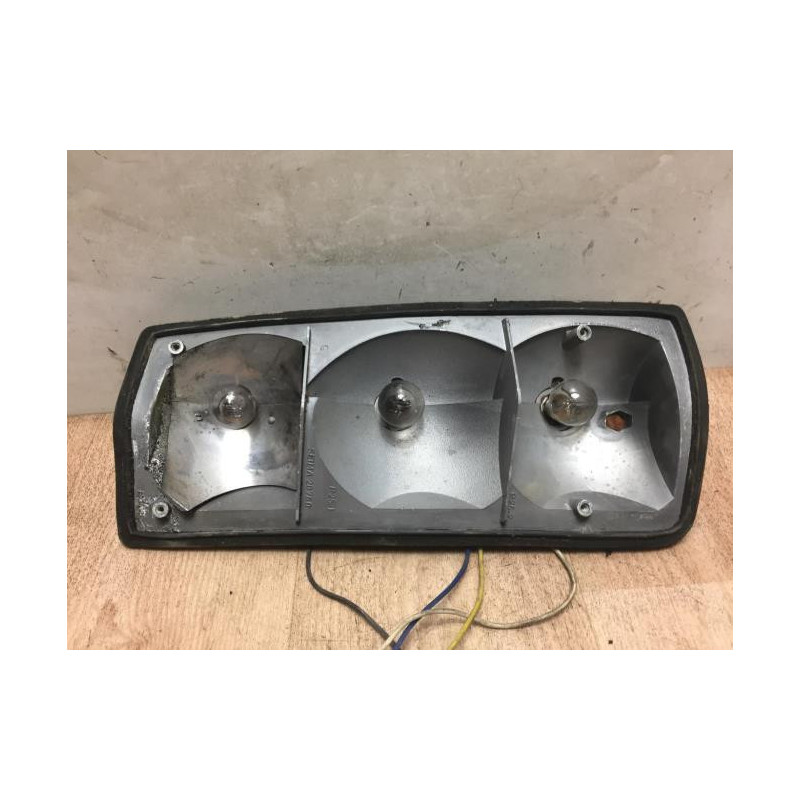 Platine feu arriere gauche RENAULT B80 d’occasion