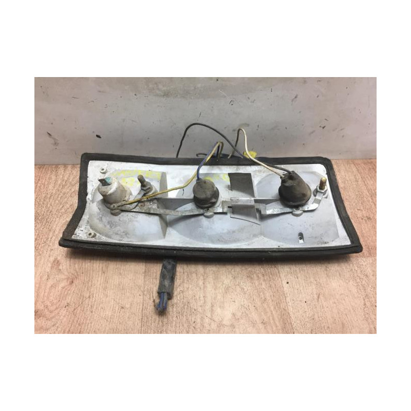 Platine feu arriere gauche RENAULT B80 d’occasion