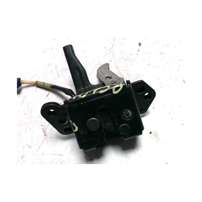 Serrure de coffre TOYOTA YARIS 2 PHASE 1 d’occasion