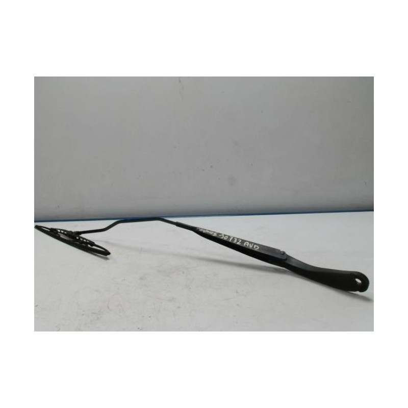 Bras essuie glace avant droit RENAULT MEGANE 2 PHASE 1 CABRIOLET d’occasion