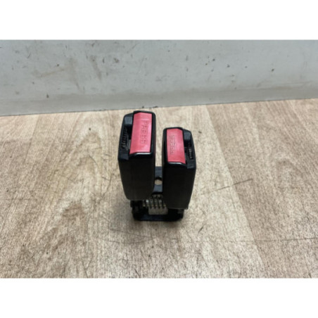 Attache ceinture arriere gauche RENAULT MEGANE 2 PHASE 1 BERLINE d’occasion