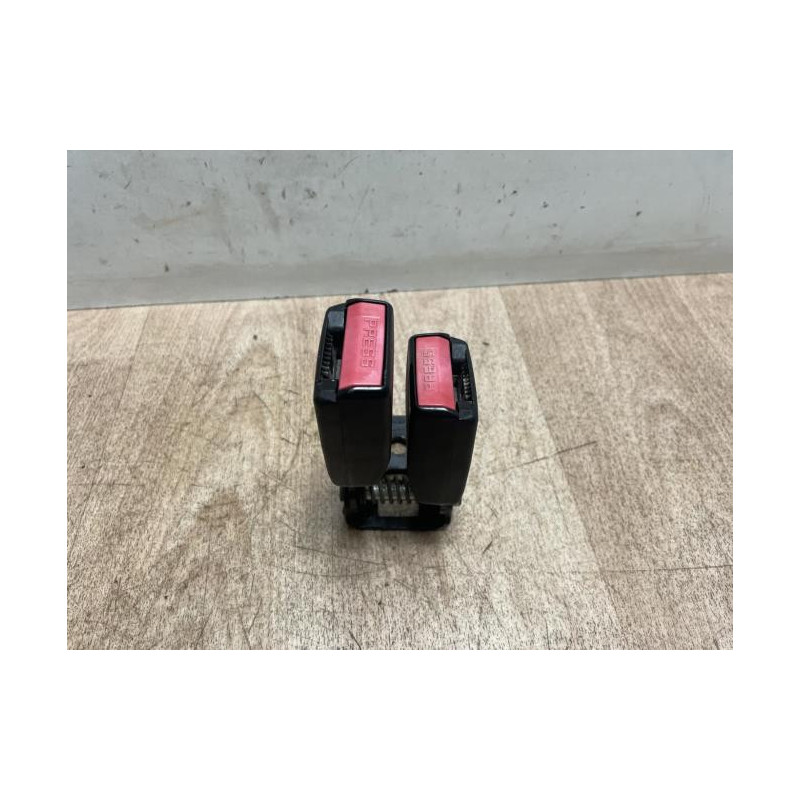 Attache ceinture arriere gauche RENAULT MEGANE 2 PHASE 1 BERLINE d’occasion