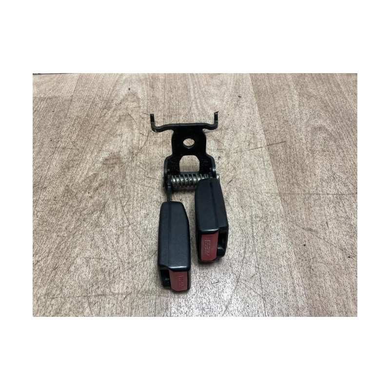 Attache ceinture arriere gauche RENAULT MEGANE 2 PHASE 1 BERLINE d’occasion