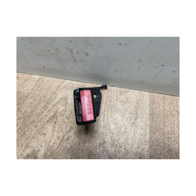 Attache ceinture arriere droit RENAULT MEGANE 2 PHASE 1 BERLINE d’occasion