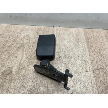 Attache ceinture arriere droit RENAULT MEGANE 2 PHASE 1 BERLINE d’occasion