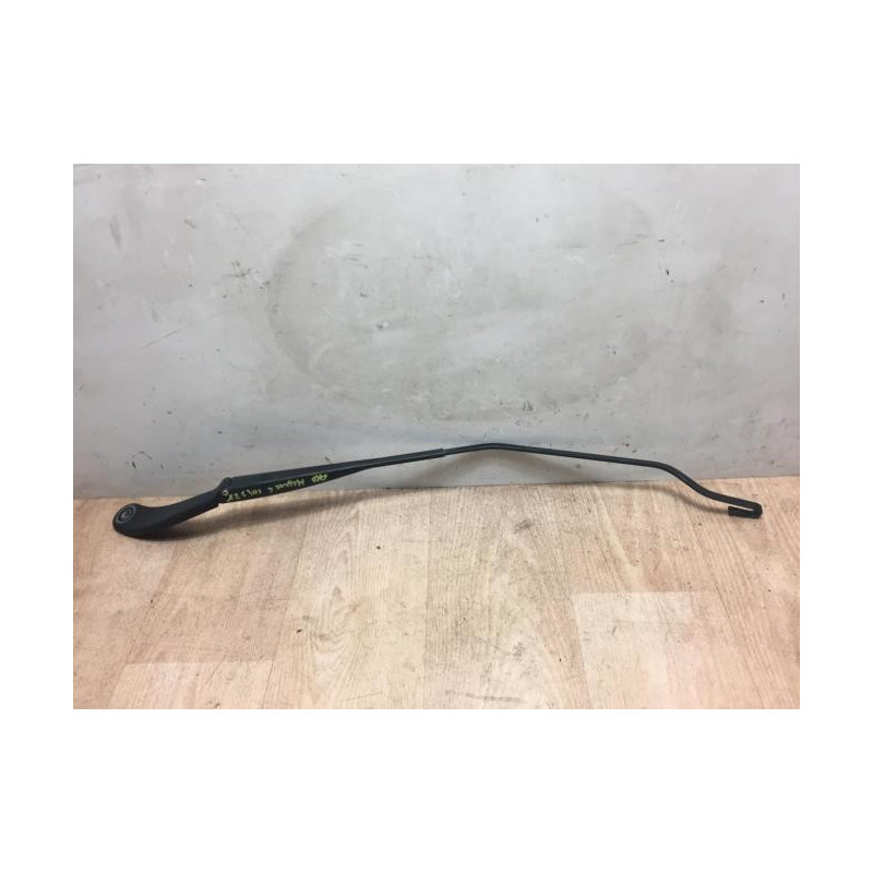 Bras essuie glace avant droit RENAULT MEGANE 2 PHASE 1 BERLINE d’occasion