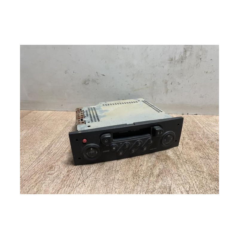 Autoradio d'origine RENAULT MEGANE 2 PHASE 1 BERLINE d’occasion