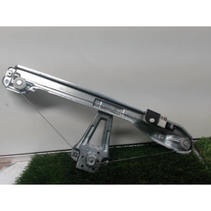 Leve vitre mecanique arriere gauche RENAULT CLIO III PHASE 1 d’occasion
