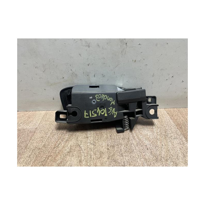 Poignee interieur avant gauche FORD MONDEO 3 PHASE 1 BREAK d’occasion