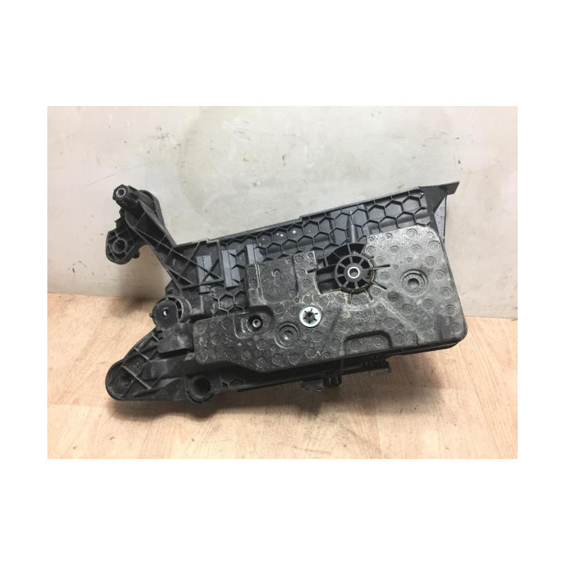 Coffre à batterie VOLKSWAGEN PASSAT 7 PHASE 1 BREAK d’occasion