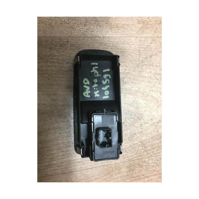 Interrupteur de leve vitre avant droit ALFA ROMEO MITO PHASE 1 d’occasion