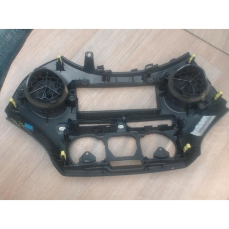 Aerateur tableau de bord central TOYOTA YARIS I PHASE 2 d’occasion