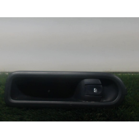 Interrupteur de leve vitre avant droit RENAULT CLIO III PHASE 1 d’occasion
