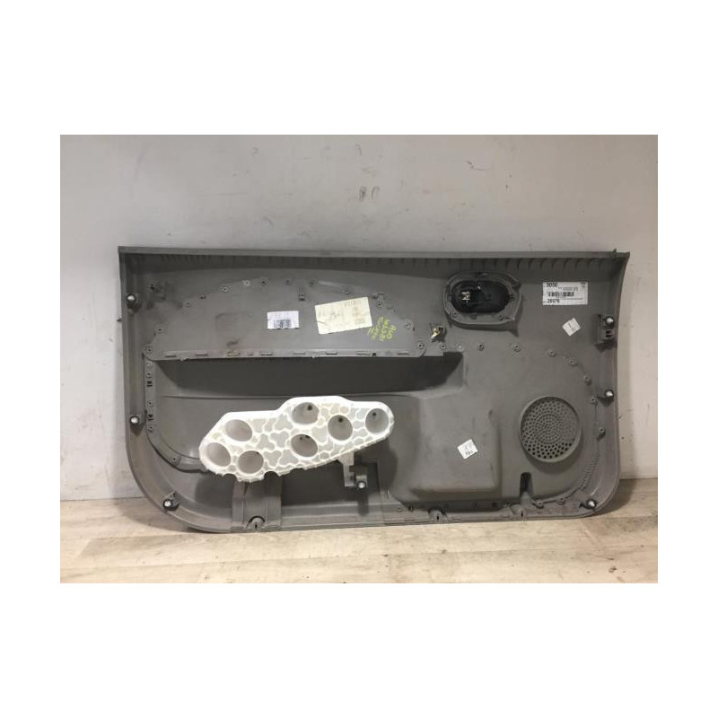 Panneau de porte avant droit RENAULT TWINGO 2 PHASE 1 d’occasion
