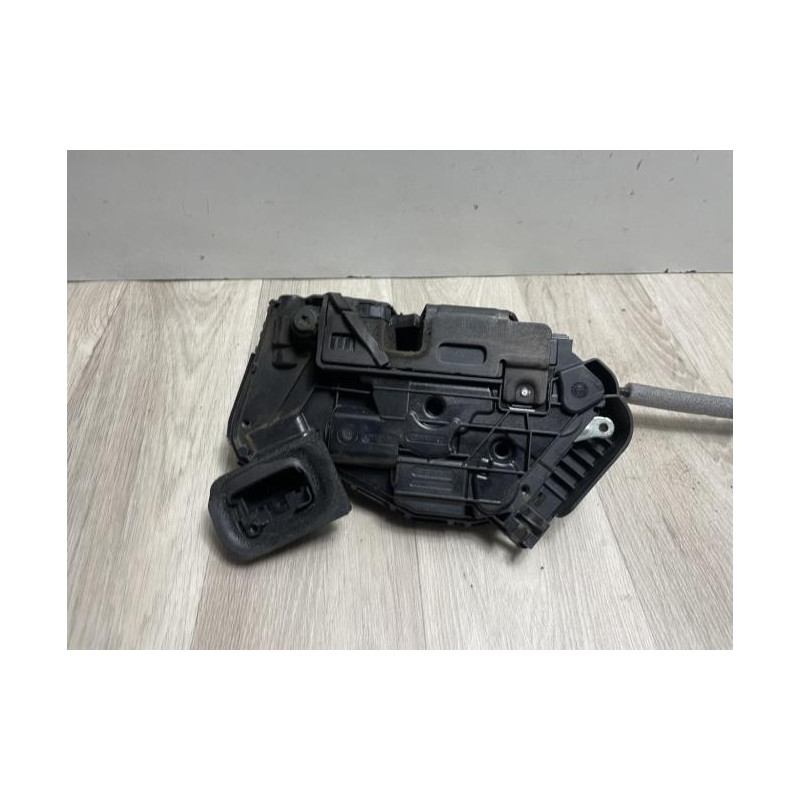 Serrure arriere droit SKODA FABIA 3 PHASE 1 d’occasion