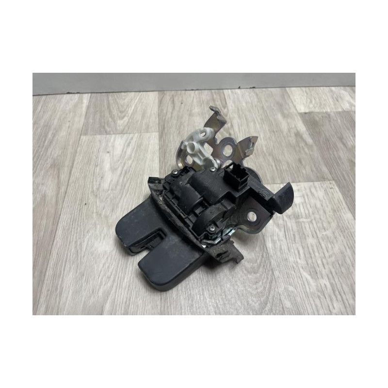 Serrure de coffre SKODA FABIA 3 PHASE 1 d’occasion