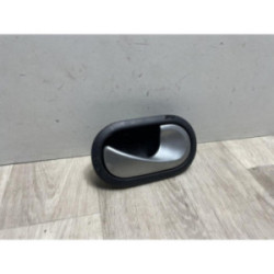 Poignee interieur arriere droit RENAULT CLIO 3 PHASE 2 d’occasion