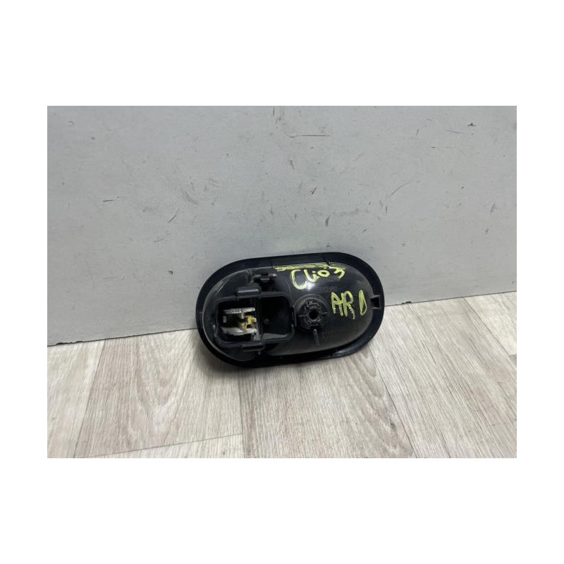 Poignee interieur arriere droit RENAULT CLIO 3 PHASE 2 d’occasion