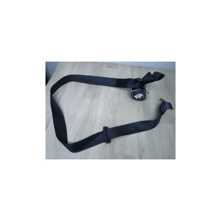 Attache ceinture arriere droit AUDI A4 2 AVANT PHASE 2 BREAK d’occasion