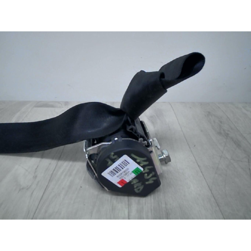 Attache ceinture arriere droit AUDI A4 2 AVANT PHASE 2 BREAK d’occasion