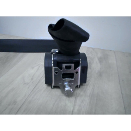Attache ceinture arriere droit AUDI A4 2 AVANT PHASE 2 BREAK d’occasion