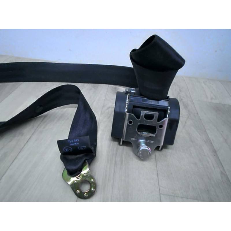 Attache ceinture arriere droit AUDI A4 2 AVANT PHASE 2 BREAK d’occasion