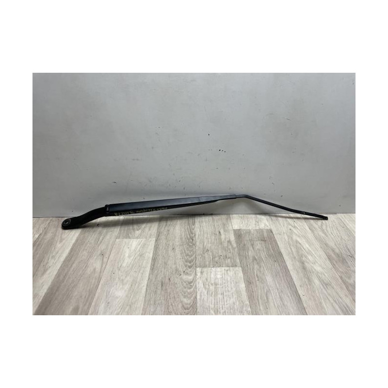 Bras essuie glace avant droit RENAULT MEGANE 3 PHASE 2 d’occasion