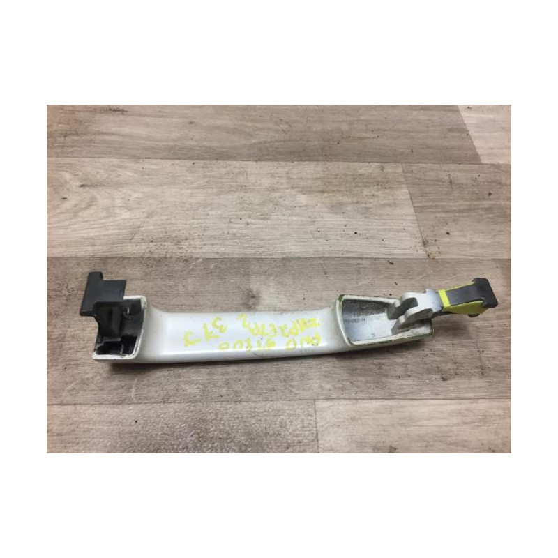 Poignee porte avant droit SUBARU IMPREZA 2 d’occasion