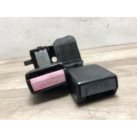 Attache ceinture arriere droit RENAULT LAGUNA 2 PHASE 2 BREAK d’occasion