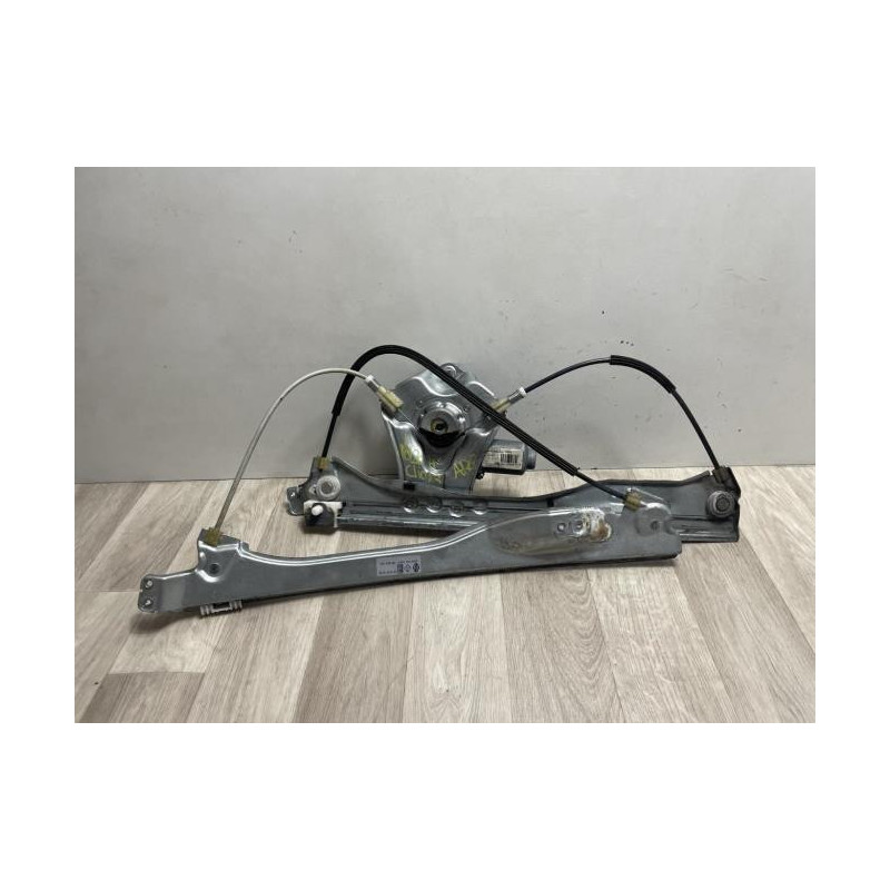 Leve vitre electrique arriere gauche RENAULT CLIO 3 PHASE 1 d’occasion