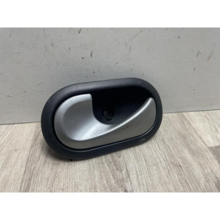 Poignee interieur arriere gauche RENAULT CLIO 3 PHASE 1 d’occasion