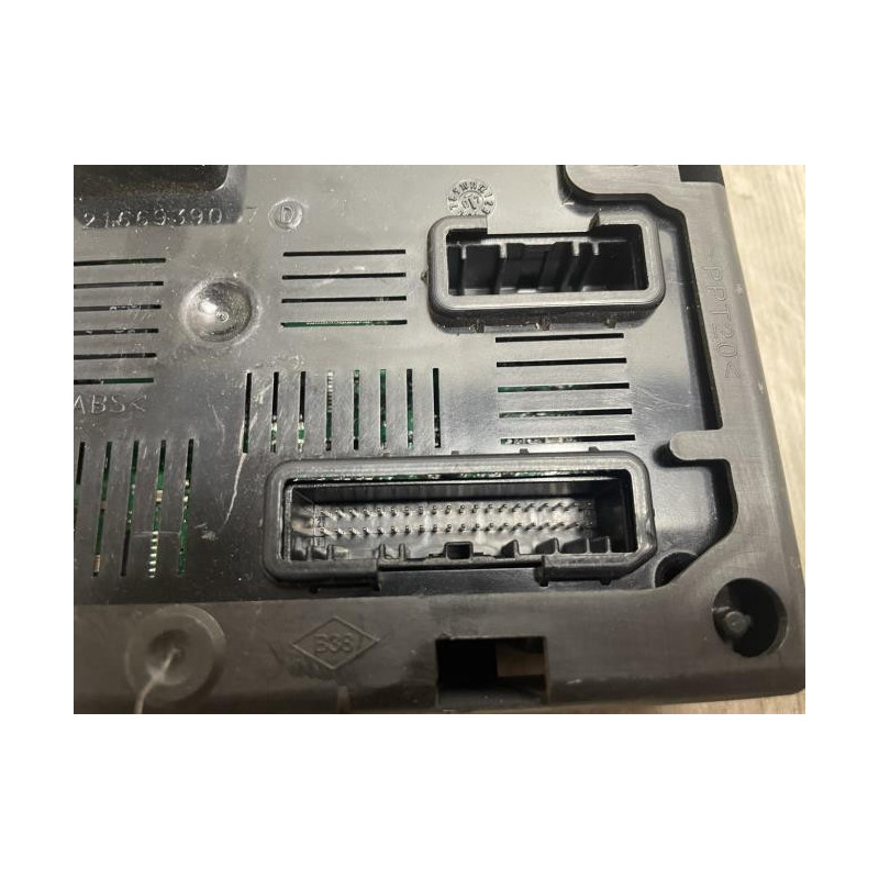 Boitier servitude moteur (BSM) RENAULT CLIO 3 PHASE 1 d’occasion
